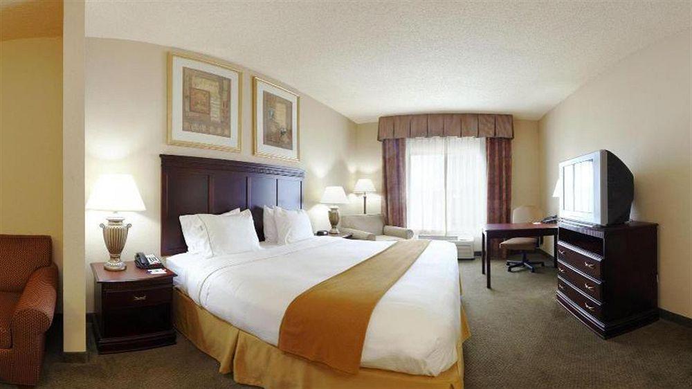 Holiday Inn Express Hotel & Suites Pell City Exterior photo