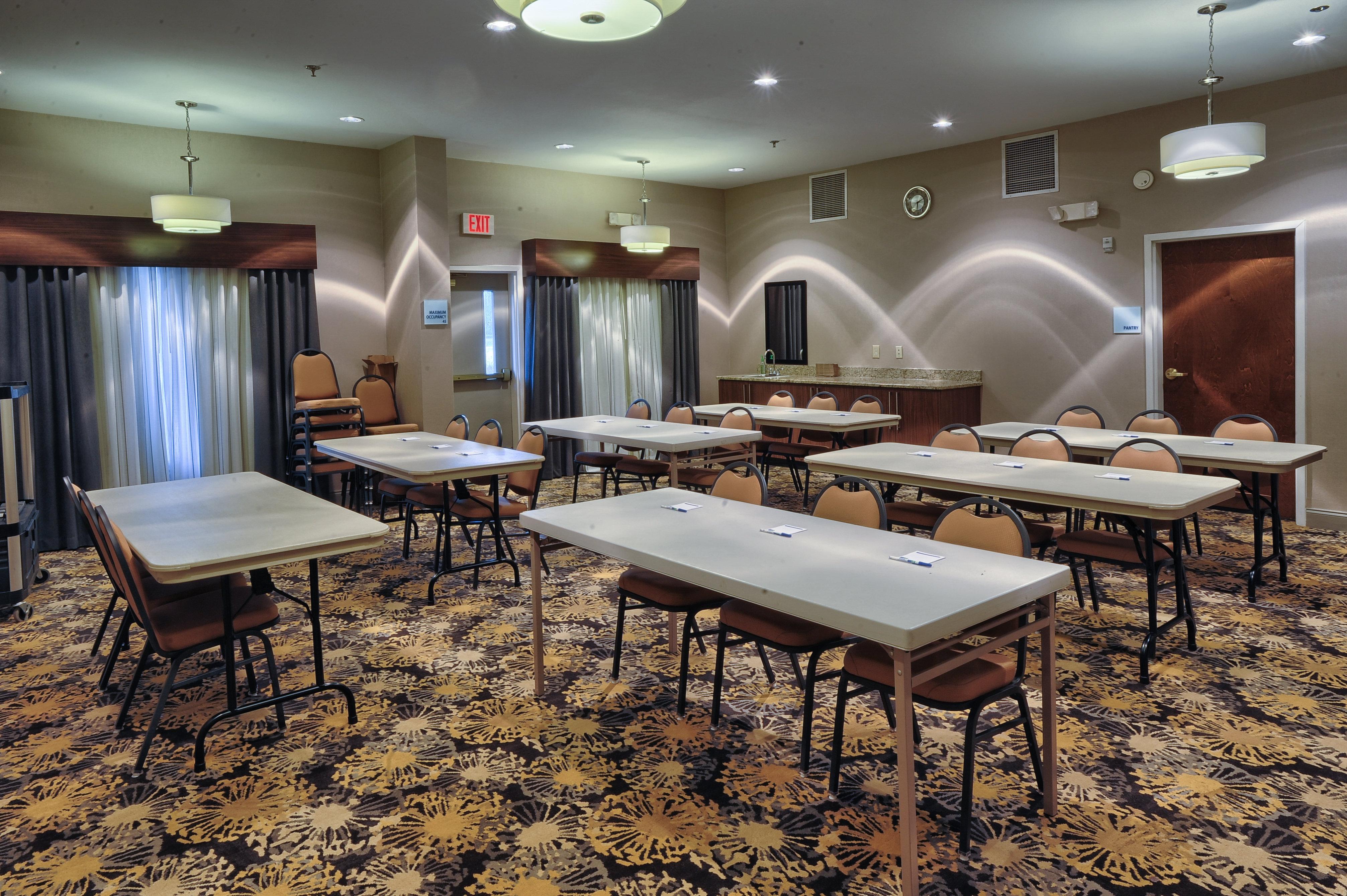 Holiday Inn Express Hotel & Suites Pell City Exterior photo